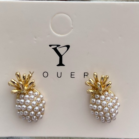 Pineapple pearl earrings - Picture 3 of 3
